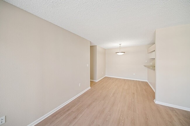 Rock Peak on Sunset Apartments in Longmont, CO - Building Photo - Building Photo