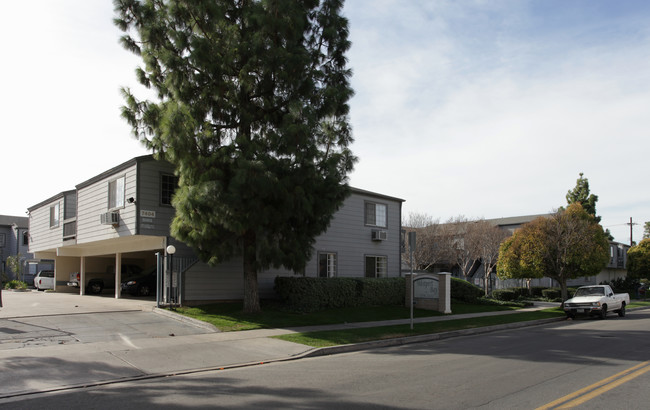 Westport Bay Apartments in Riverside, CA - Building Photo - Building Photo