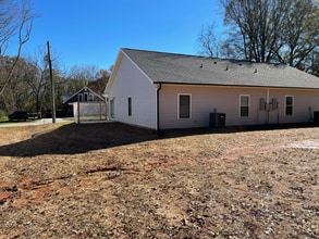 710 Irene Ave, Unit A in Kannapolis, NC - Foto de edificio - Building Photo