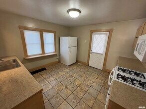 705 E Marietta Ave in Peoria Heights, IL - Building Photo - Building Photo