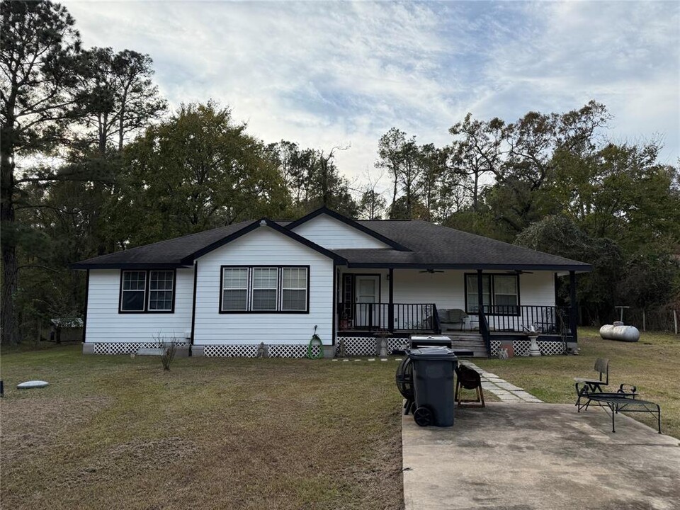 24019 Rolling Timbers St in Magnolia, TX - Building Photo