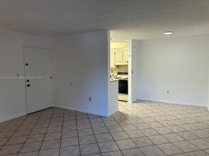 4760 NW 102nd Ave, Unit 104-12 in Doral, FL - Building Photo - Building Photo