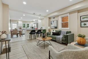 39 W Front St in Bridgeport, PA - Building Photo