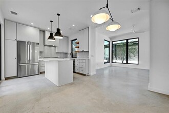 1307 Justin Ln in Austin, TX - Building Photo - Building Photo