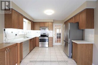 73 Briarcrest Dr in Markham, ON - Building Photo - Building Photo