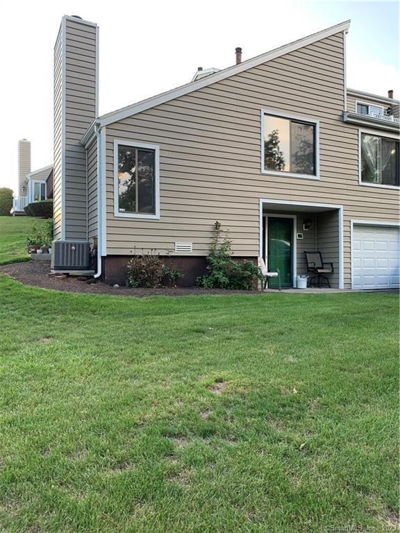 127 Peddlers Dr in Branford, CT - Building Photo - Building Photo
