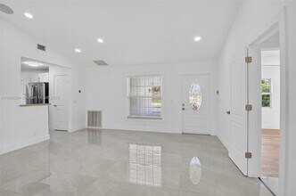 5276 Pine Tree Dr in Delray Beach, FL - Building Photo - Building Photo