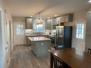 321 Turner St, Unit upstairs unit in Auburn, ME - Building Photo - Building Photo