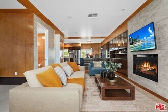 1743 S Barrington Ave in Los Angeles, CA - Building Photo - Building Photo