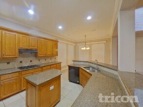 1980 Creekside Dr in Rockwall, TX - Foto de edificio - Building Photo