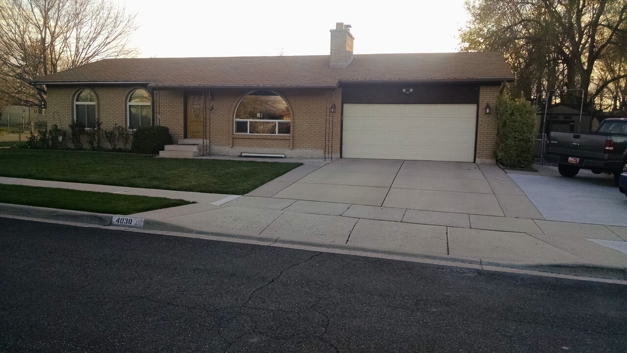 4030 Stillwater Way in West Valley City, UT - Building Photo