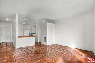 109 Chautauqua Blvd in Santa Monica, CA - Building Photo - Building Photo