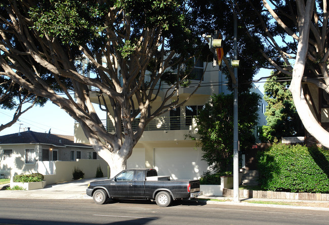 811 Main St in El Segundo, CA - Foto de edificio - Building Photo