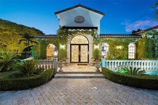 12300 Old Cutler Rd in Miami, FL - Building Photo