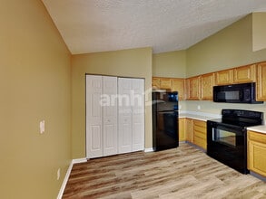 5272 Gobel Dr in Groveport, OH - Building Photo - Building Photo
