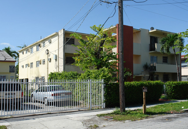 1332 SW 5th St in Miami, FL - Building Photo - Building Photo