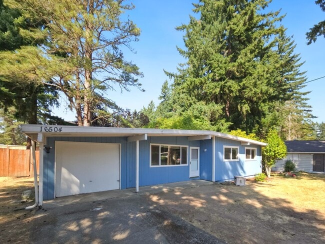16504 NE 13th St in Bellevue, WA - Building Photo - Building Photo