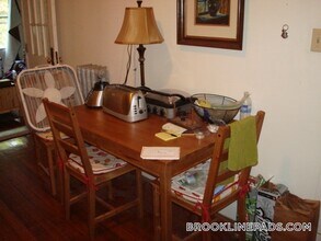 1905 Beacon St in Brookline, MA - Building Photo - Building Photo