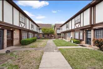 2515 S Florence Pl, Unit 10 in Tulsa, OK - Building Photo - Building Photo