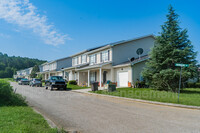 130 Stonegate Cir in Loudon, TN - Foto de edificio - Building Photo