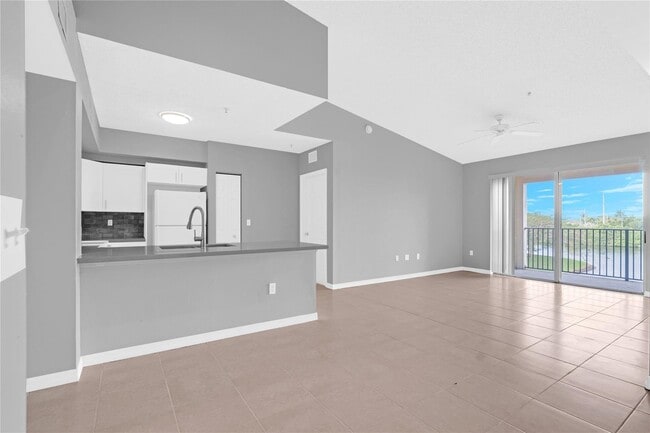 2120 W Preserve Way, Unit 306 in Miramar, FL - Building Photo - Building Photo