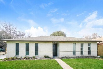 203 La Fonda Dr in Houston, TX - Building Photo - Building Photo