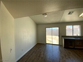 2249 La Mark Ave in Las Vegas, NV - Building Photo - Building Photo