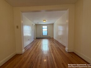 232 Cambridge St, Unit 6 in Boston, MA - Foto de edificio - Building Photo