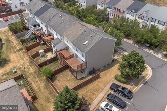 210 Golden Larch Terrace NE in Leesburg, VA - Building Photo - Building Photo