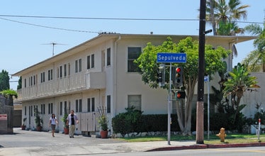 3585 S Sepulveda in Los Angeles, CA - Building Photo - Building Photo