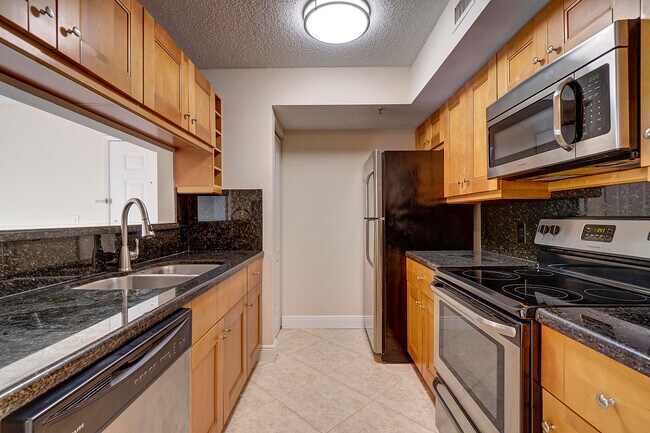 103 Yacht Club Way in Hypoluxo, FL - Building Photo - Building Photo