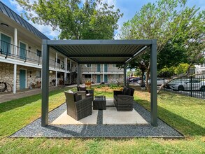District 53 in Austin, TX - Foto de edificio - Building Photo