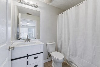 1202 Fairington Village Dr in Stonecrest, GA - Building Photo - Building Photo