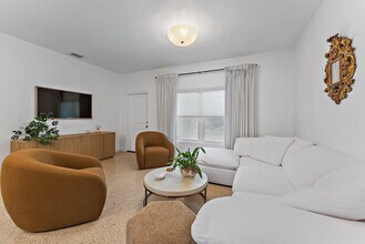 513 E Whitney Dr in Jupiter, FL - Building Photo - Building Photo