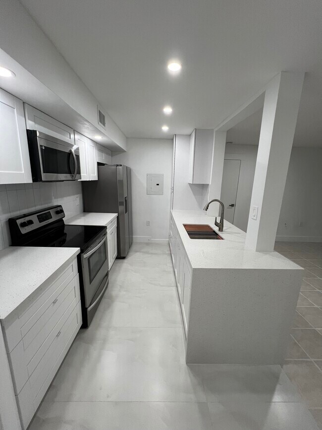 10500 SW 155th Ct, Unit Biscayne beach club