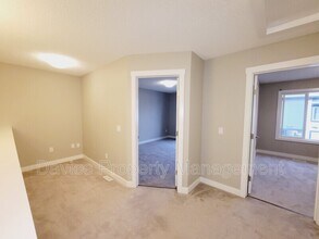 446 Allard Blvd SW in Edmonton, AB - Building Photo - Building Photo