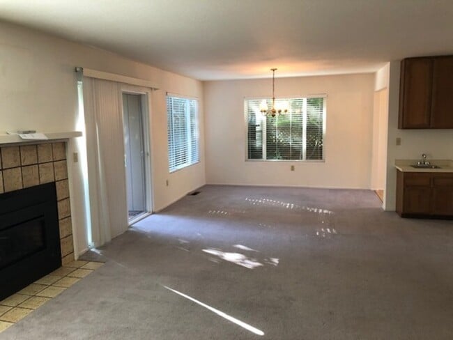 1304 Foothill Dr in Healdsburg, CA - Building Photo - Building Photo