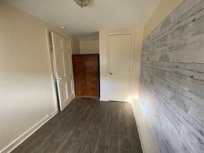 137 W King St in Strasburg, VA - Building Photo - Building Photo