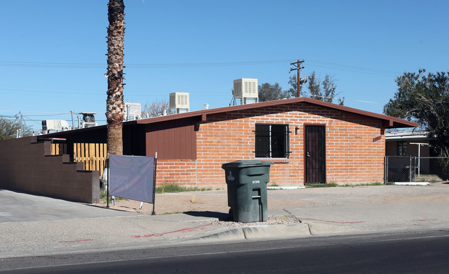 308 W Irvington Rd in Tucson, AZ - Building Photo - Building Photo