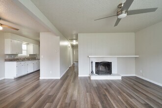 15706 E Burnside St in Portland, OR - Building Photo - Building Photo