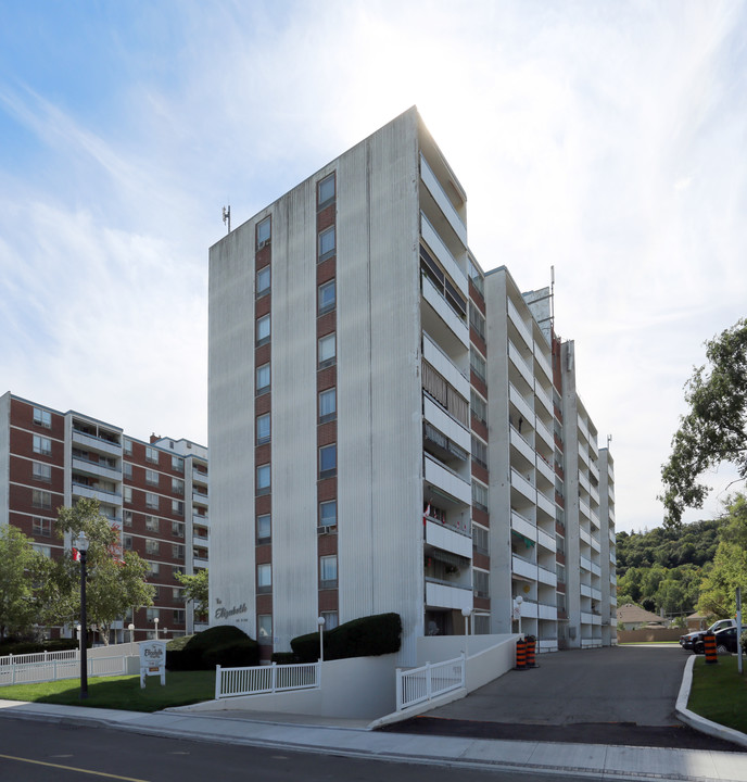 The Elizabeth and Robinson Towers in Hamilton, ON - Building Photo