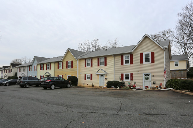 Spring Villa Condos in Smyrna, GA - Foto de edificio - Building Photo