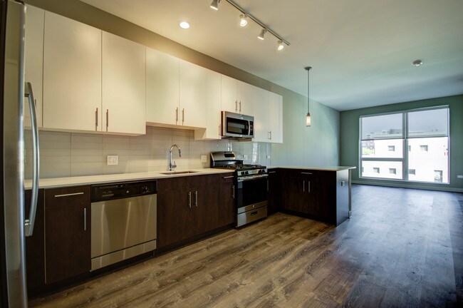 851 W Grand Ave in Chicago, IL - Building Photo - Building Photo