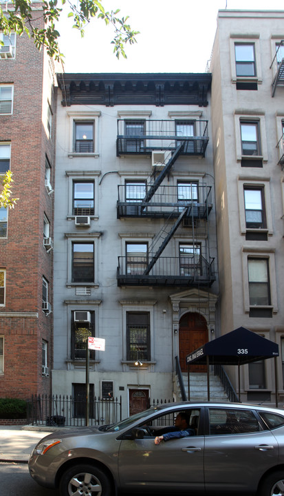 335 E 77th St in New York, NY - Building Photo