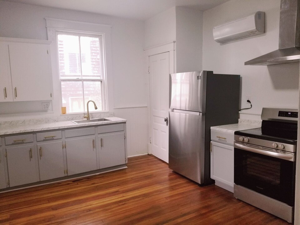 1808 Rivermont Ave-Unit -Apt A in Lynchburg, VA - Building Photo