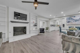 3400 Laguna Dr in Austin, TX - Building Photo - Building Photo