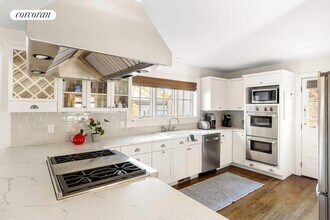 201 Harbor Watch Ct in Sag Harbor, NY - Building Photo - Building Photo