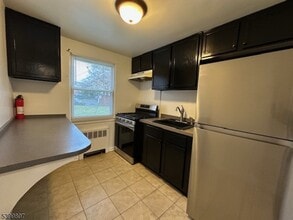 17 Carolyn Terrace in Roselle, NJ - Building Photo - Building Photo