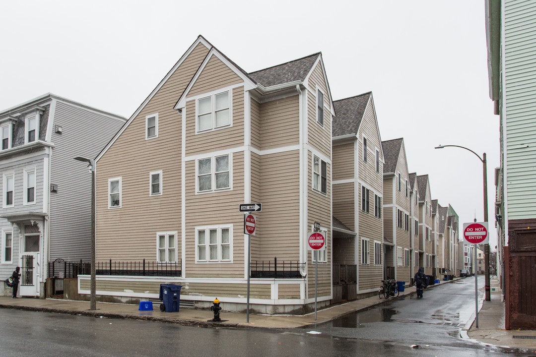 115-131 Tudor St in Boston, MA - Building Photo