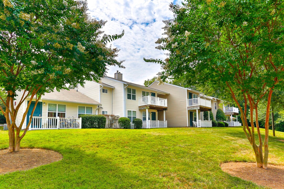 Brighton Place Apartments in Charlotte, NC - Building Photo